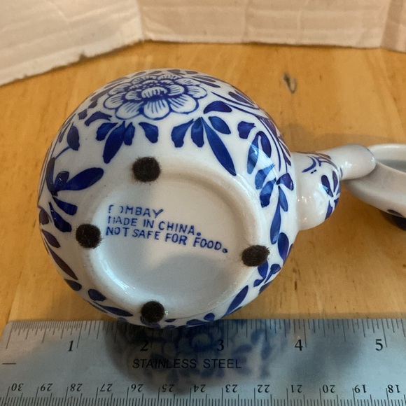 Bombay vintage small decorative covered tea pot. Blue and white. About 4 in tall - Picture 6 of 6